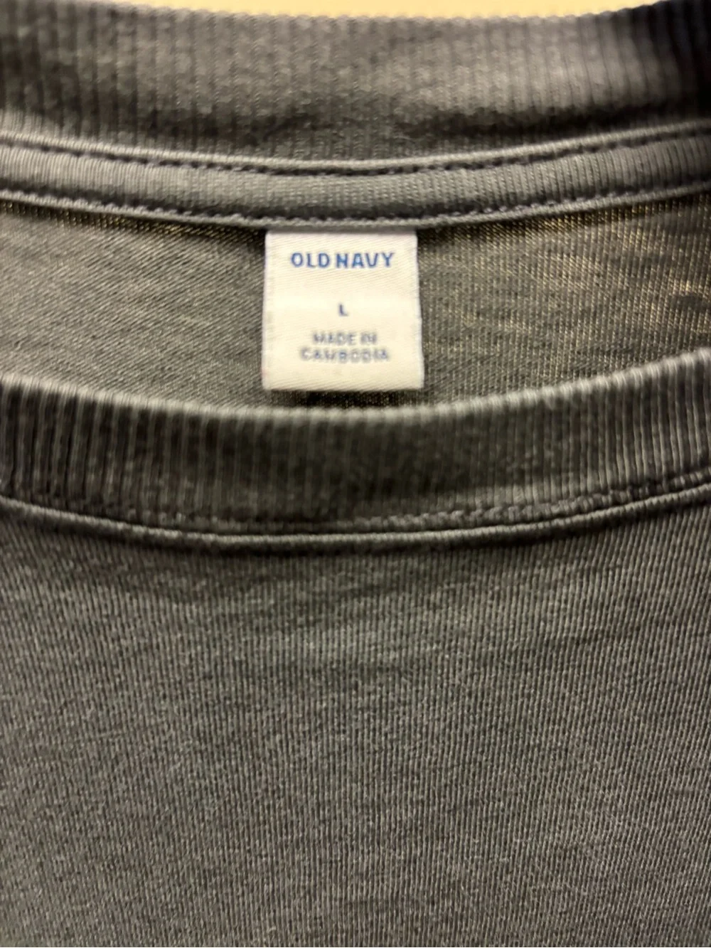 Old Navy Short Sleeve Pocket Tee in Washed gray - Large